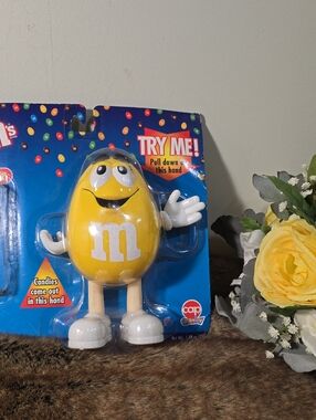 M&M'S Yellow Candy Dispenser Character Party Favor